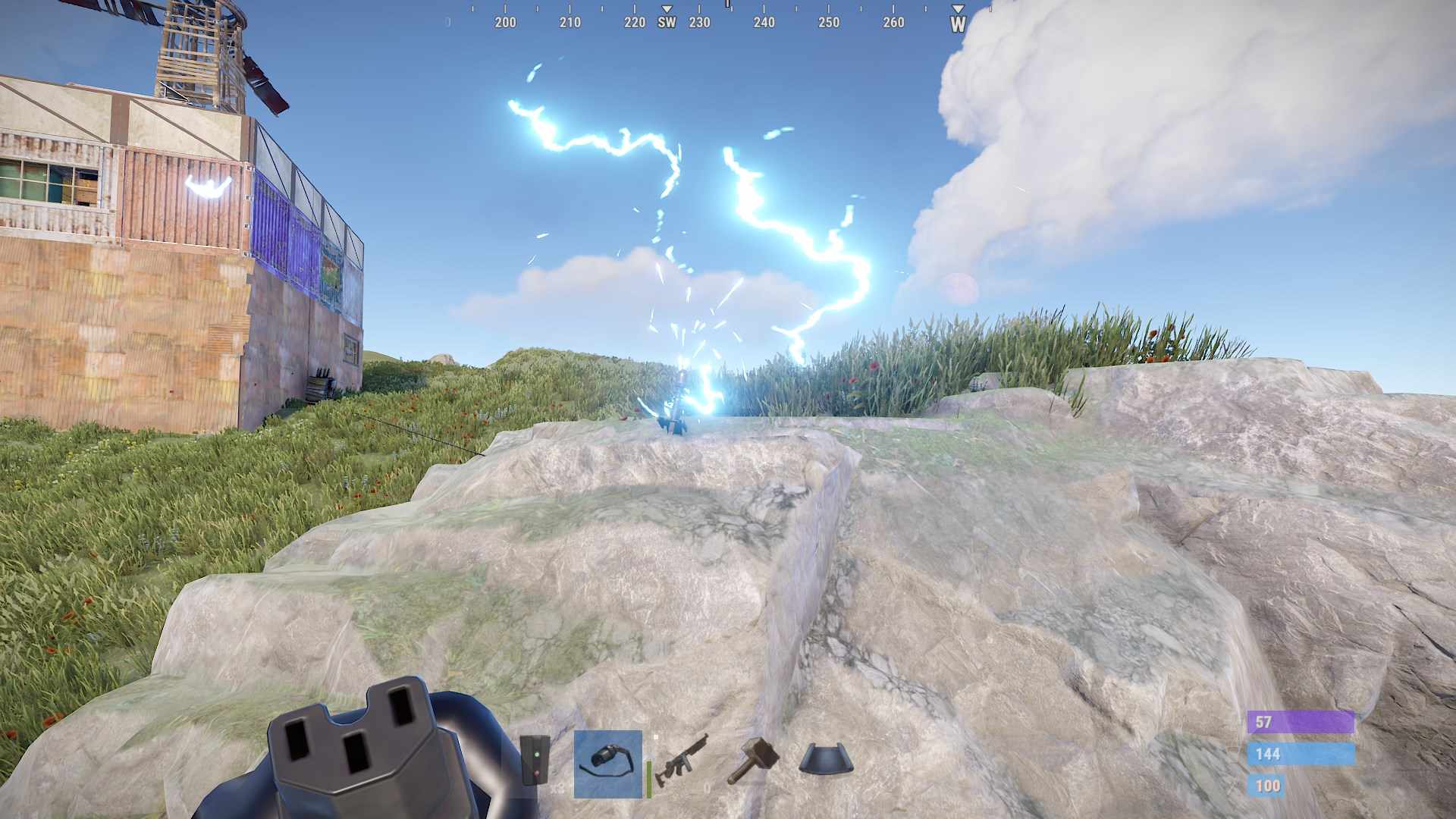 Plaziere Tesla-Spulen an Wänden oder Dächern für geheime Fallen in Rust