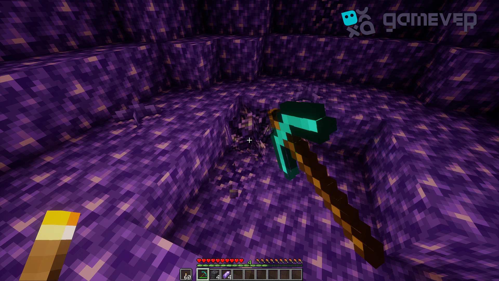 Amethystsplitter mit einer Diamantspitzhacke in Minecraft ernten