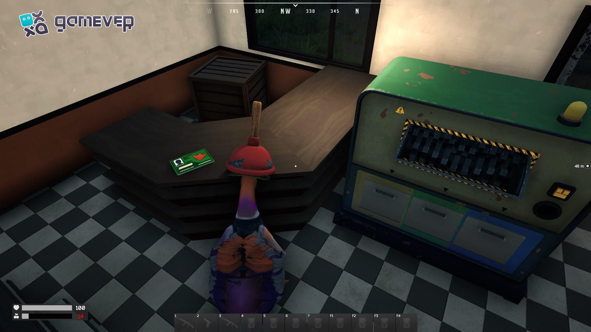 Busca tarjetas verdes en cajas y derrota NPCs en Duckside.