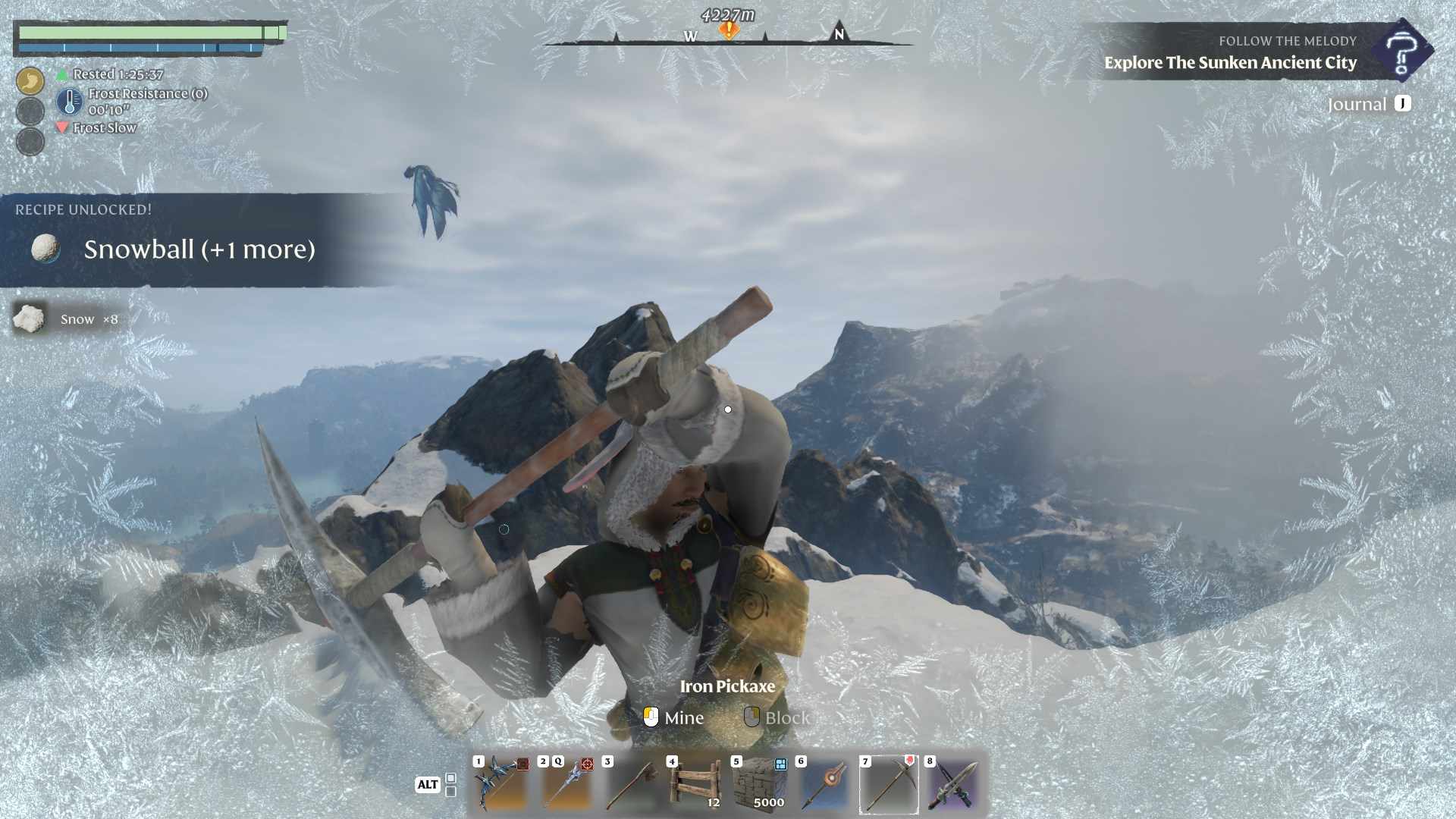 Schlage dicke Schneeschichten auf dem Gipfel ab im Enshrouded Souls of the Frozen Frontier Update.