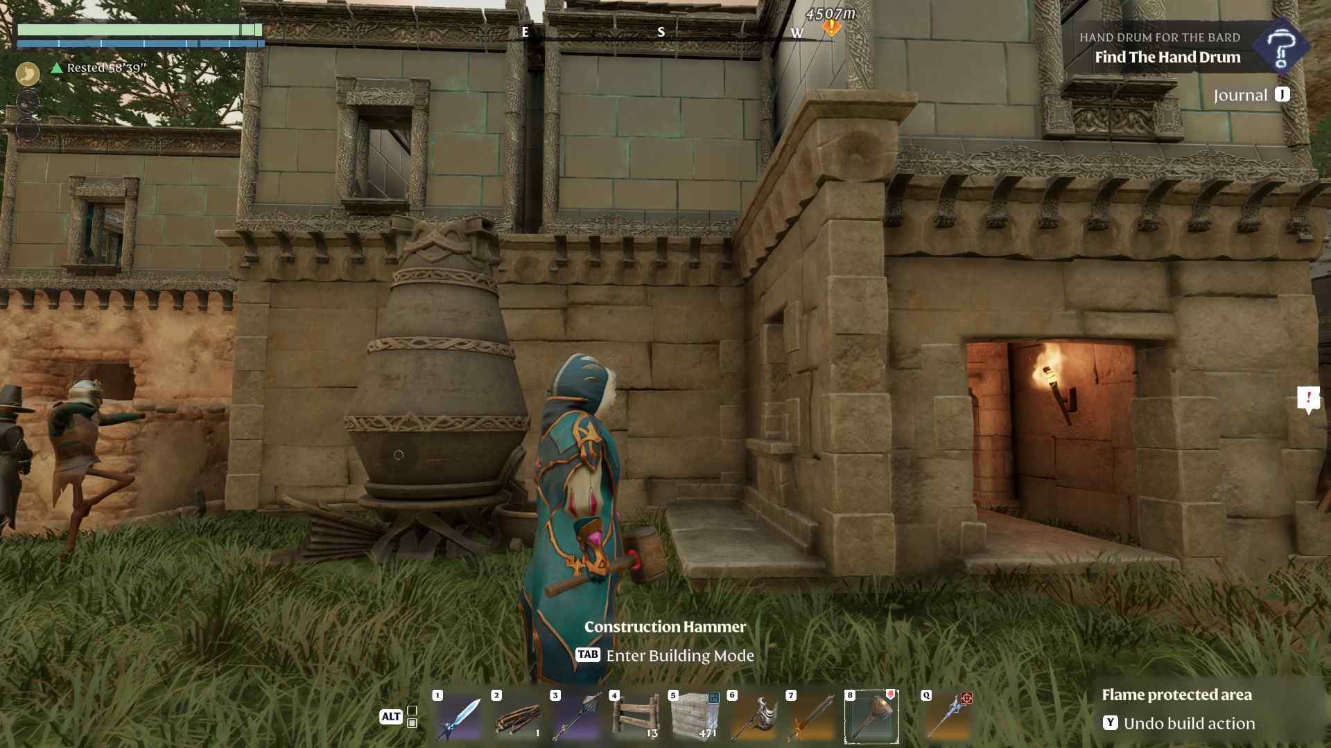 Baue im Enshrouded Souls of the Frozen Frontier Update einen Unterschlupf mit Dach, um Deine NPCs glücklich zu halten.