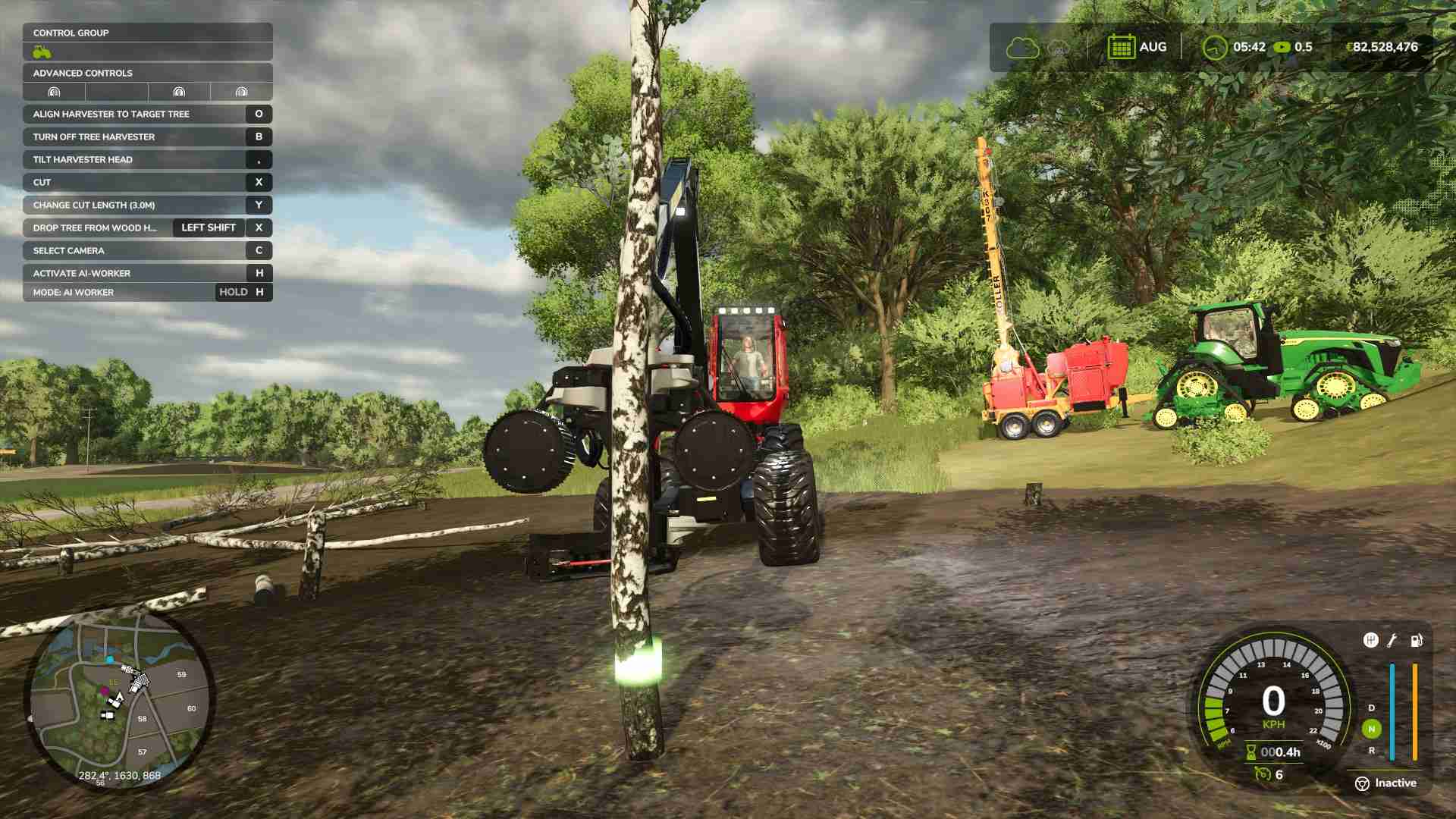 Nähere dich dem Baum und aktiviere den Schneidearm des Harvesters in Farming Simulator 25.