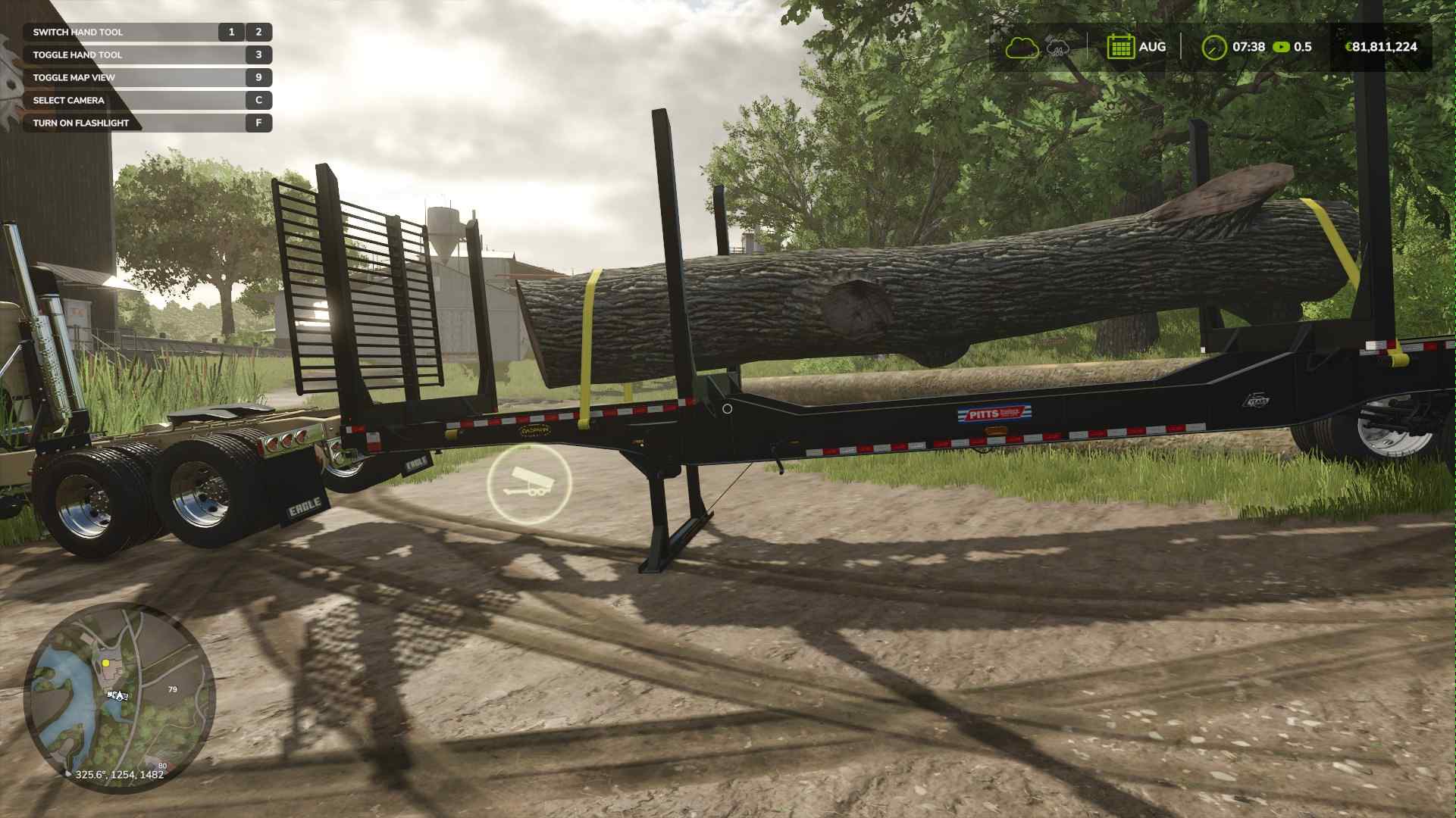 Sichere Baumstämme mit Spannriemen in Farming Simulator 25.