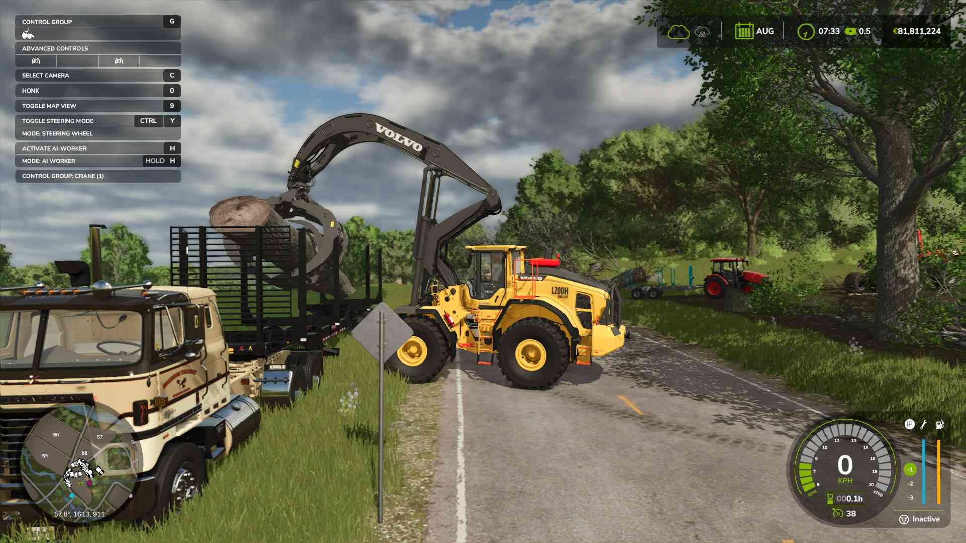 Nutze einen Holzlader, um schwere Stämme in Farming Simulator 25 zu handhaben.