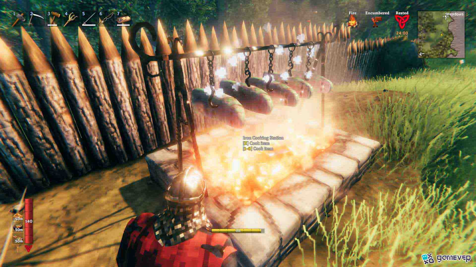 Cocina carne de seeker sobre una Estación de Cocción de Hierro en Valheim Bog Witch