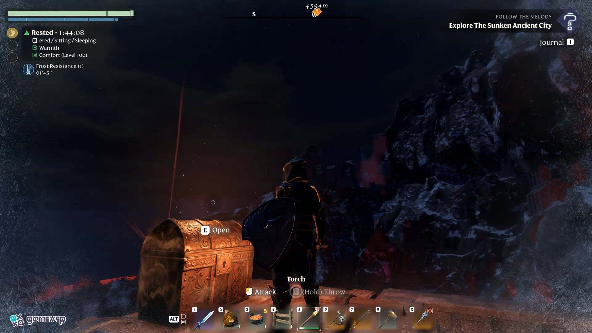 Gánchate hasta el cofre dorado para conseguir un Bloque de Obsidiana en Enshrouded Souls of the Frozen Frontier Update.