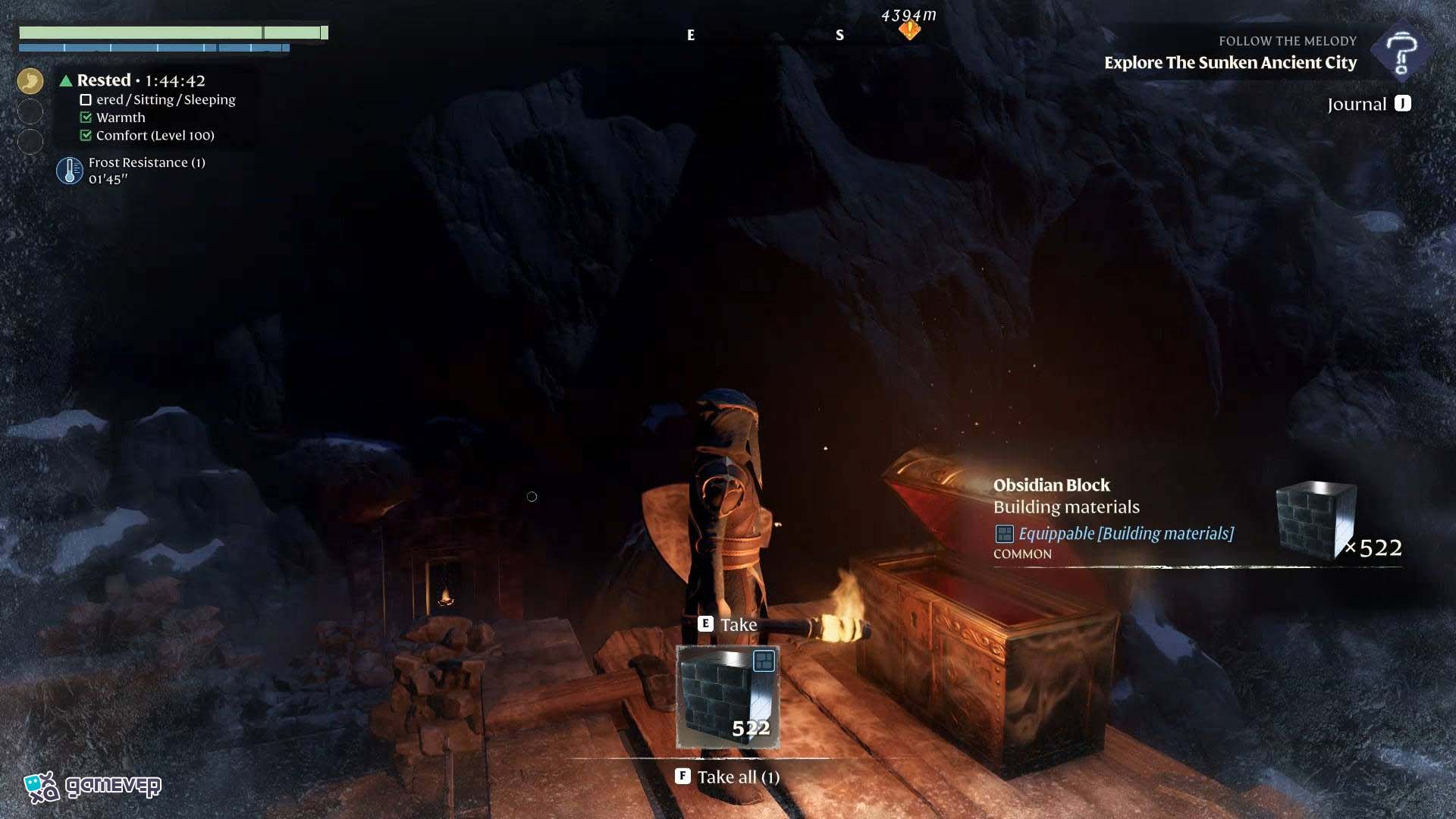 Reclama el cofre dorado con un Bloque de Obsidiana en el techo en Enshrouded Souls of the Frozen Frontier Update.