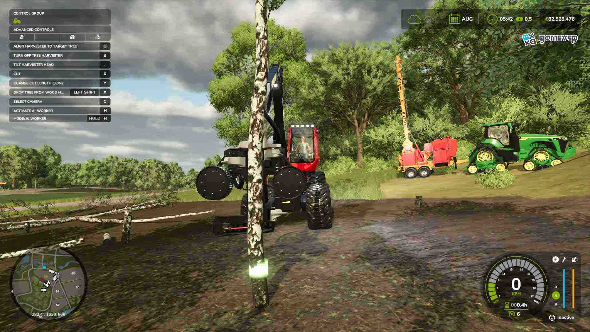 Acércate al árbol y activa el brazo de corte de la cosechadora en Farming Simulator 25