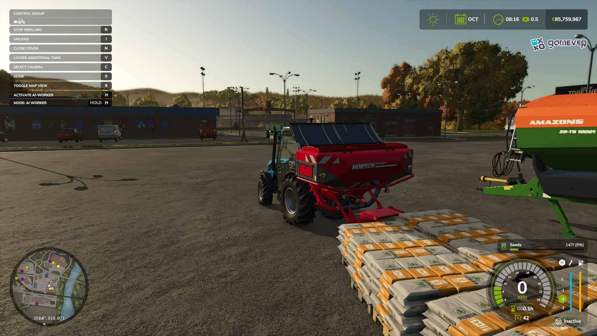 Carga las semillas cuidadosamente en tu camión en Farming Simulator 25.