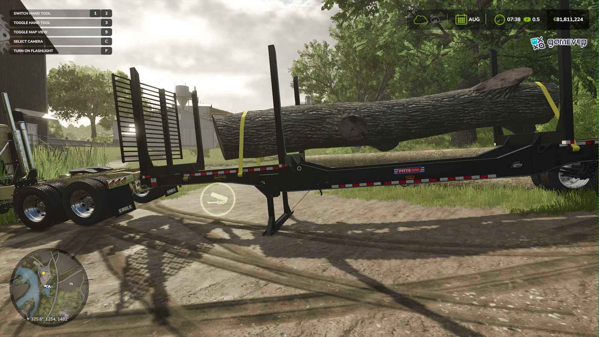 Asegura los troncos con correas de tensión en Farming Simulator 25.