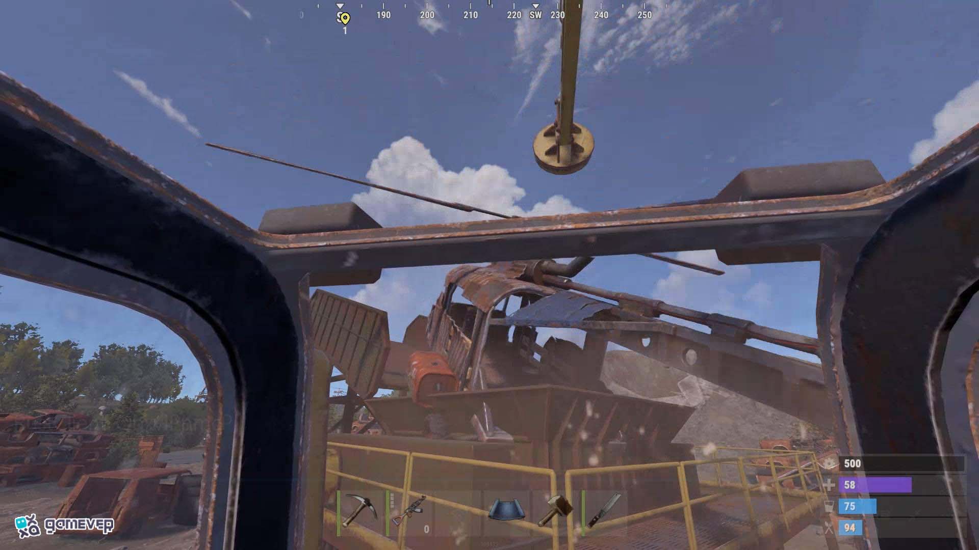 Observa cómo la estación convierte tu helicóptero en chatarra.