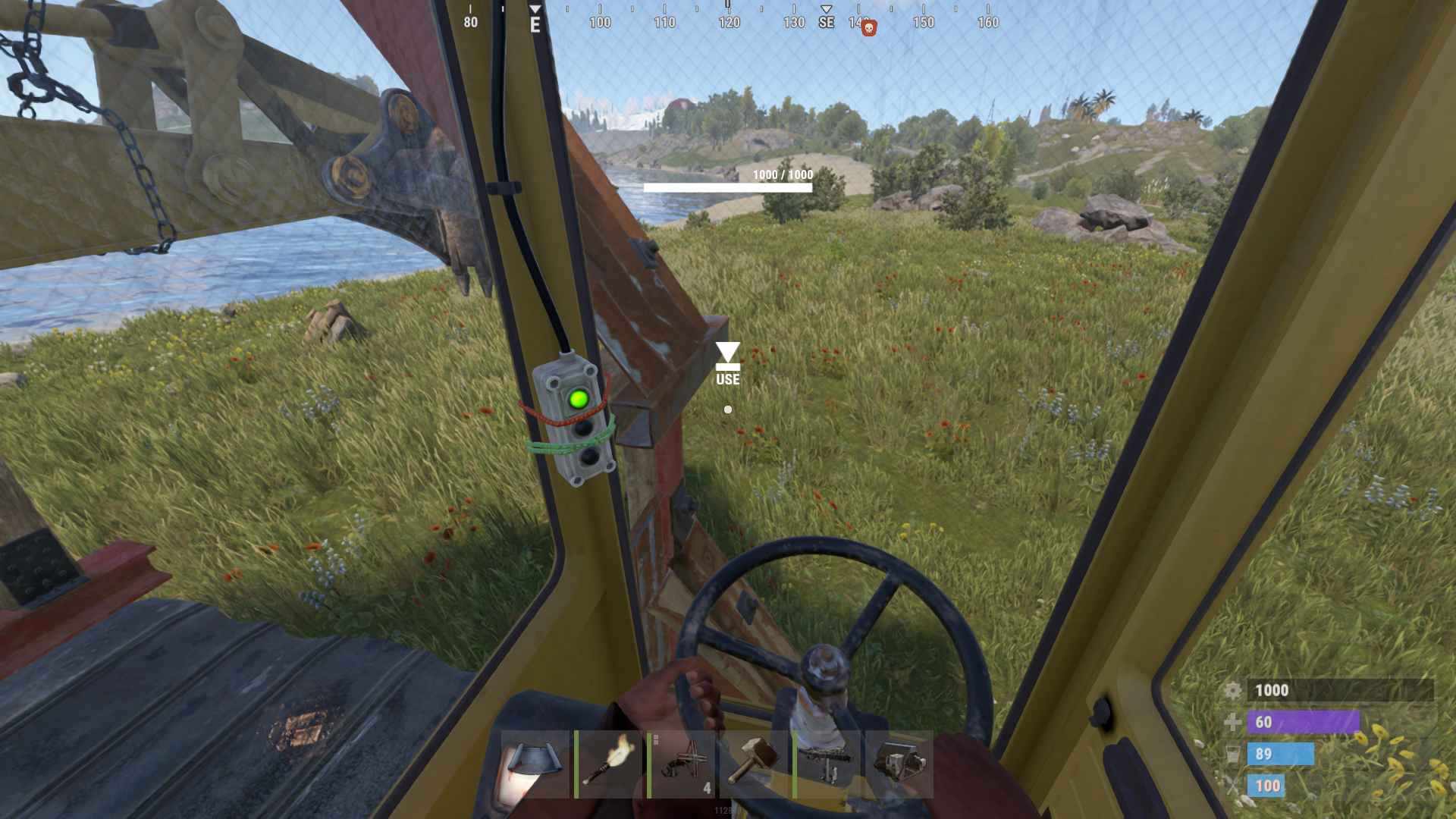 Nutze das Anzeigelicht im Cockpit, um deine Angriffe zu timen.