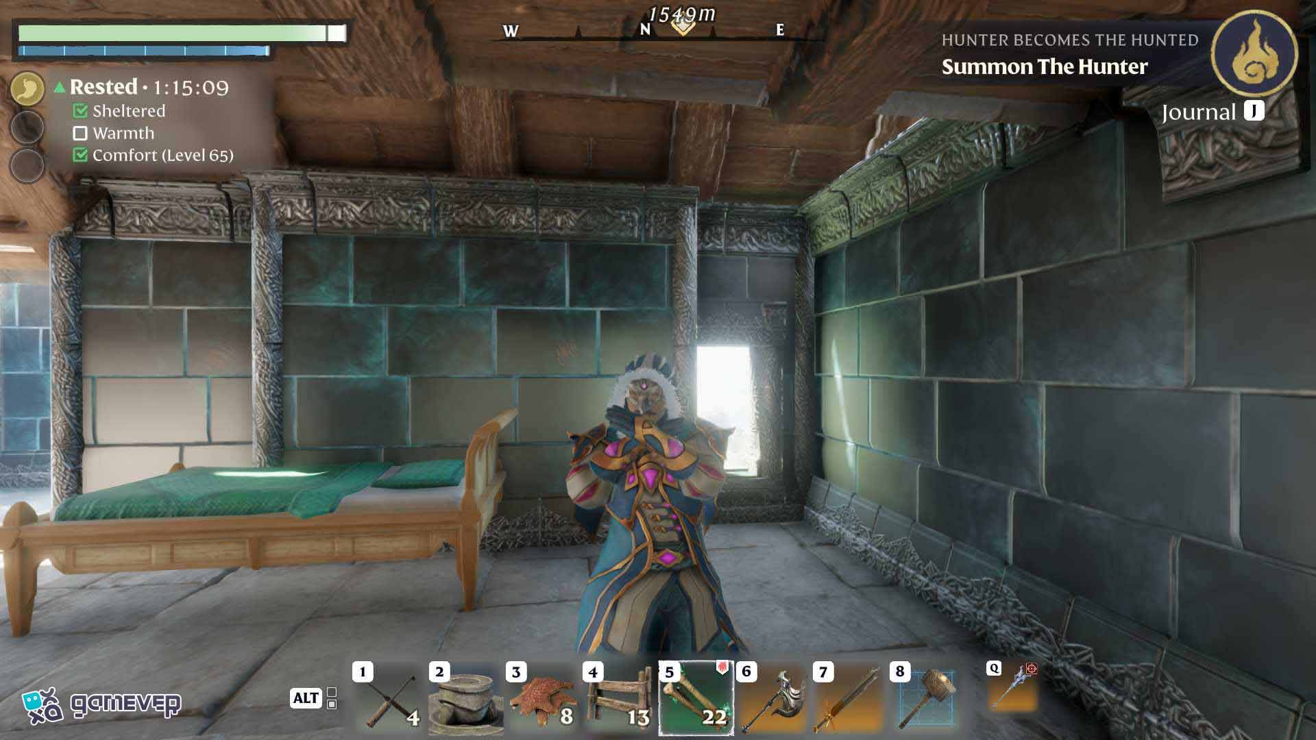 Comparte un momento solemne con el emote Triste junto a las brasas de la tarde