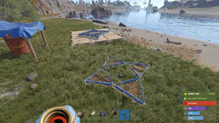 Platziere eine dreieckige Pflanzkiste auf einem dreieckigen Fundament in Rust The Crafting Update.