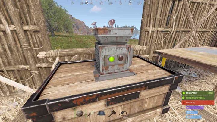 Podłącz zasobnik do zasilania, aby automatycznie zbierać przedmioty w Rust the Crafting Update.