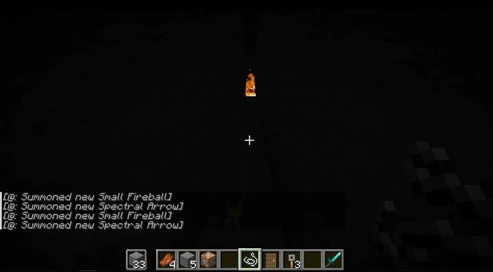 Beschwöre Feuerbälle aus versteckten Wänden in Minecraft.