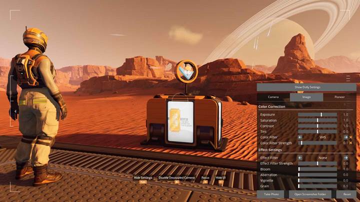 Drücke R, um die Kamera zu entkoppeln und dich frei umzusehen in Satisfactory.