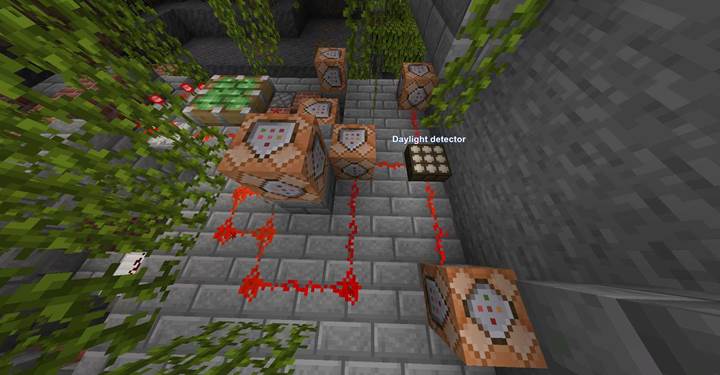 Verwende Tageslichtsensoren mit Zeit- und Wetterbefehlen in Minecraft.