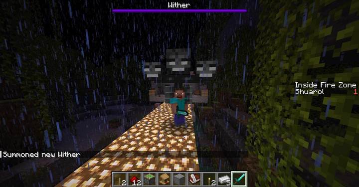 Platziere einen Befehlsblock zur Wettersteuerung während Bosskämpfen in Minecraft.