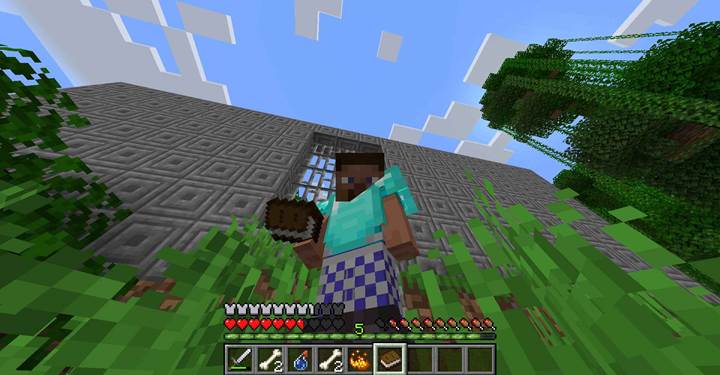 Combine food with consumable for working mechanics in Minecraft