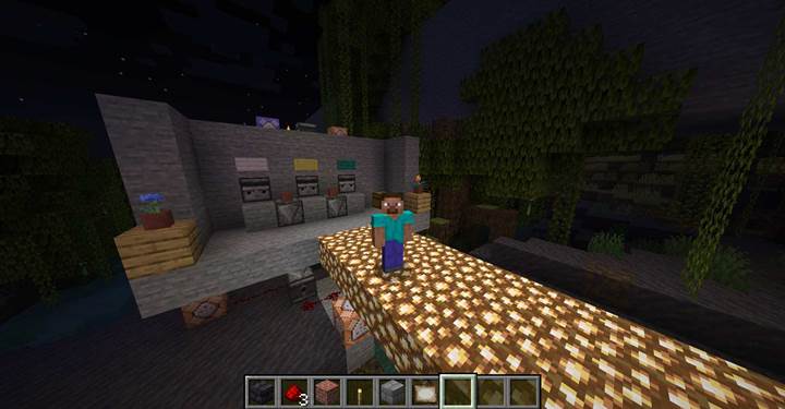 Pokaż, jak obserwator w Minecrafcie aktywuje się, gdy zostanie przed nim umieszczony blok.