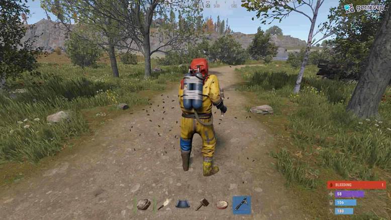 Usa un traje Hazmat al cosechar panales para evitar las picaduras en Rust.