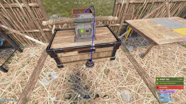 Observa cómo la tolva aspira el botín del suelo en Rust: la Actualización de Fabricación.