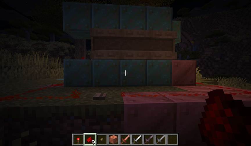 A powered trio of oak shelves in Minecraft swaps a players hotbar for mining gear as redstone dust lights the circuit behind them.